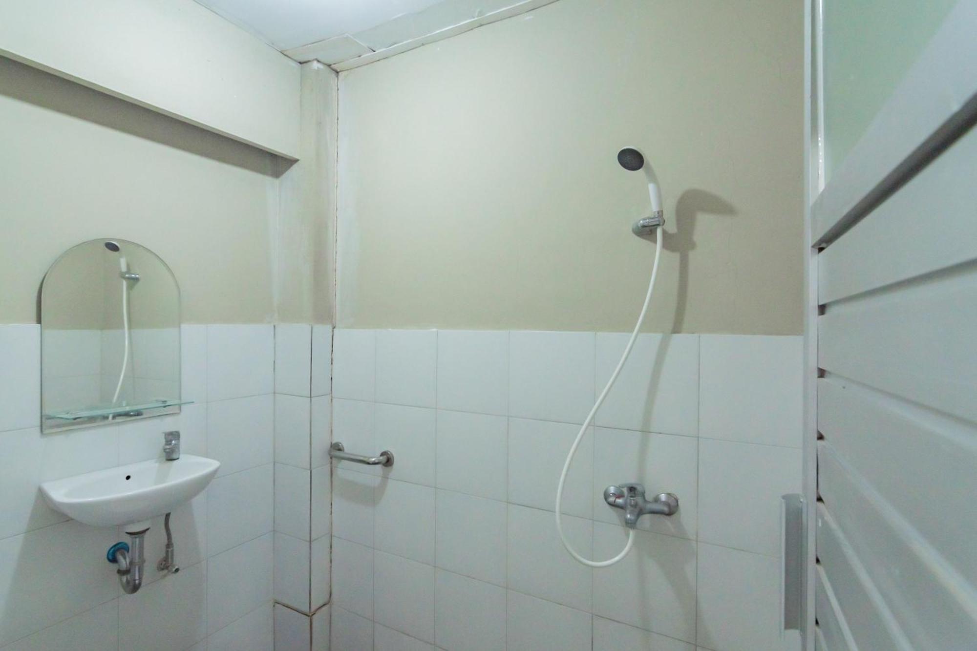 Hotel Reddoorz At Jalan Raya Lembang Padasul Pokoj fotografie